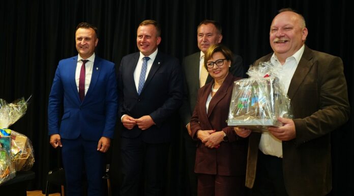 Gmina Gryfów Śląski podpisała umowę partnerską z Gminą Reszel Gryfów Reszel umowa 14
