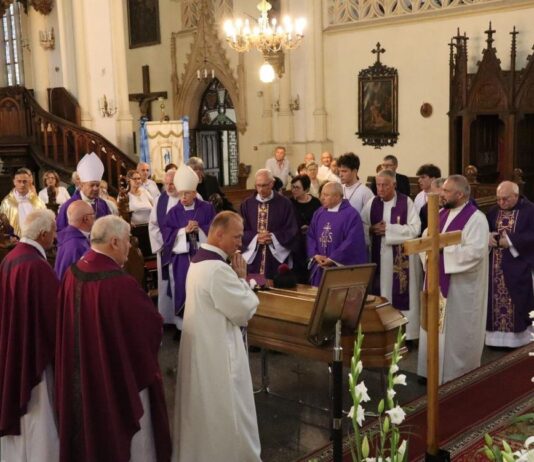 Lwówek Śląski pożegnał śp. ks. Stefana Świdronia