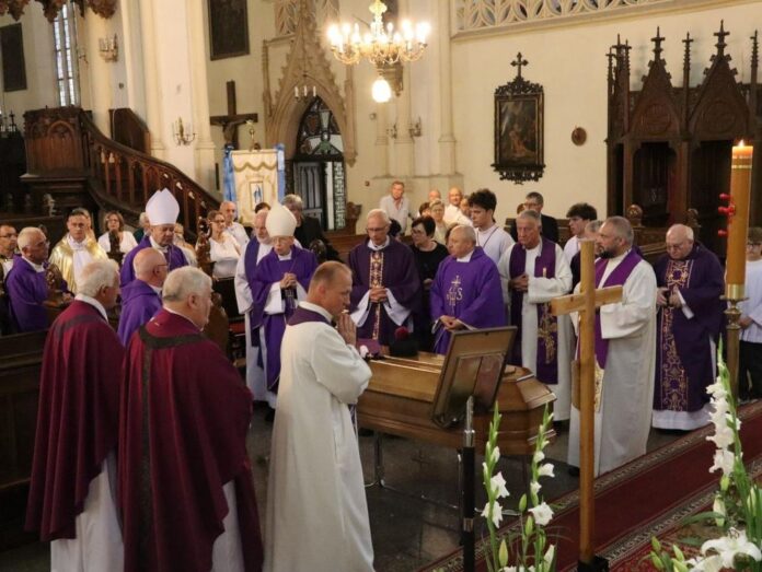 Lwówek Śląski pożegnał śp. ks. Stefana Świdronia