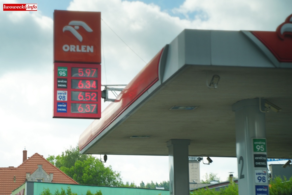 Rząd wygasza pakiet CPN. Paliwa podrożeją