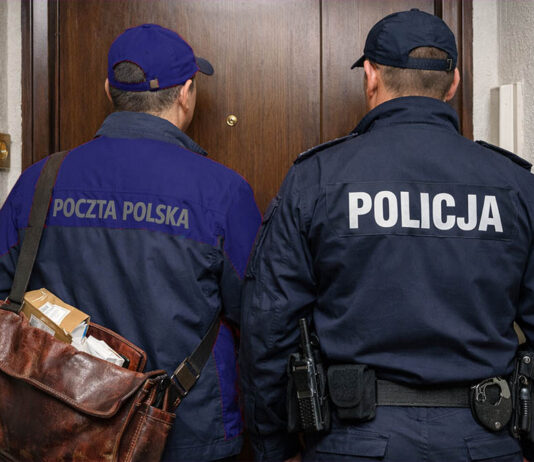 Do drzwi zapukał listonosz. Przyniósł paczkę. Sprawą zajmuje się Policja