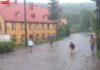 Deszcz zalewa ulice