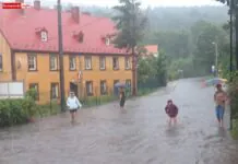 Deszcz zalewa ulice