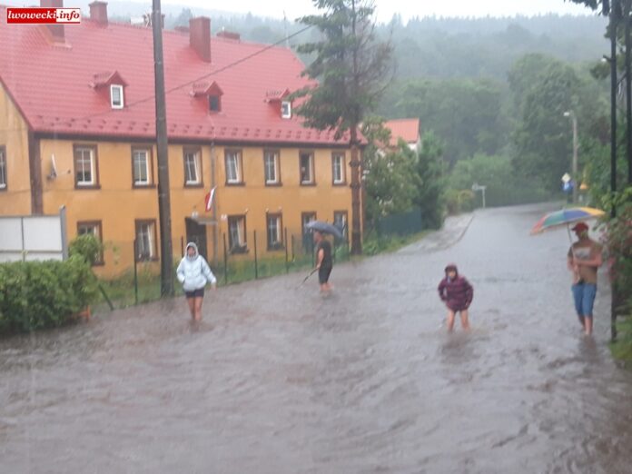 nawałnica burza zalane ulice świeradów 3
