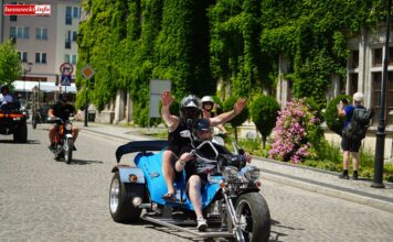 Ulicami Lwówka Śląskiego przejechała parada motocykli