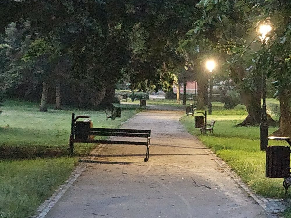 Tornado przeszło przez Lwówek Śląski? 1 park lawka wyrwana 2