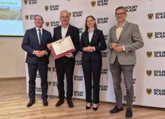 Prawie 900 tysięcy złotych na drogę Pieszków–Bielanka promesa 1