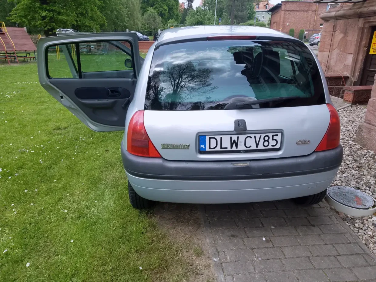 Gmina wystawiła na sprzedaż Renault Clio 3 renault cio na sprzedaz 7 scaled