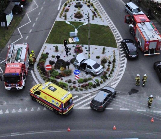 Wypadek na drodze wojewódzkiej . Utrudnienia na drodze