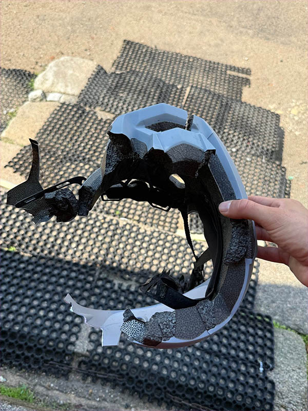 Piorun roztrzaskał kask. Rowerzystka przeżyła 1 wypadek w gorach burza piorun 2