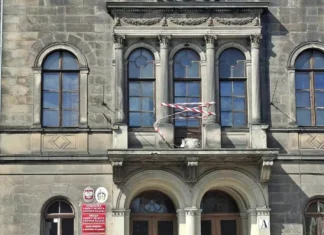 Palac Hohenzollernow Urzad Gminy i Miasta w Lwowku Slaskim 2