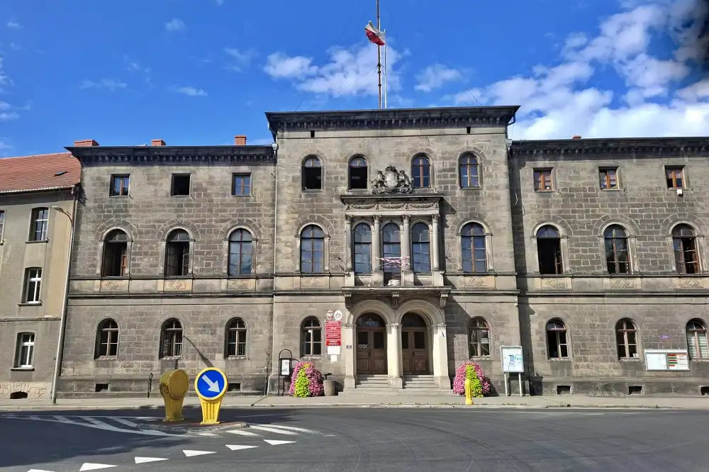 Palac Hohenzollernow Urzad Gminy i Miasta w Lwowku Slaskim 4