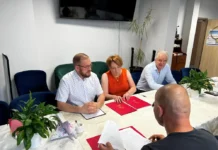 Podpisano umowę na II etap zabezpieczeń przeciwpożarowych internatu ZSET w Rakowicach Wielkich Podpisano umowę na II etap zabezpieczeń przeciwpożarowych 1