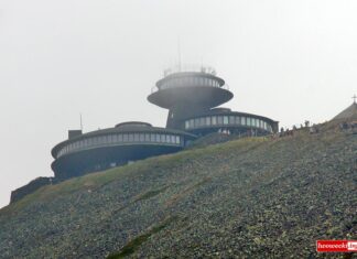 „Talerze” na Śnieżce do przebudowy. Otwarto oferty w przetargu Przebudowa budynku Wysokogórskiego Obserwatorium Meteorologicznego na Śnieżce