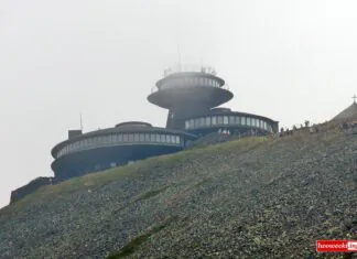 „Talerze” na Śnieżce do przebudowy. Otwarto oferty w przetargu Przebudowa budynku Wysokogórskiego Obserwatorium Meteorologicznego na Śnieżce