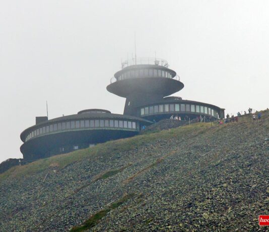 „Talerze” na Śnieżce do przebudowy. Otwarto oferty w przetargu Przebudowa budynku Wysokogórskiego Obserwatorium Meteorologicznego na Śnieżce