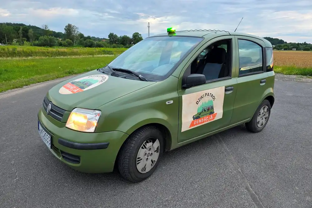 Samochod Fundacja Dziki Patrol 1