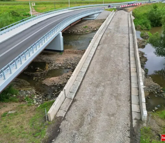 Drogowcy odsłonili bruk na zabytkowym moście