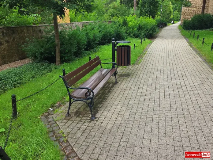 ławka planty Lwówek 1