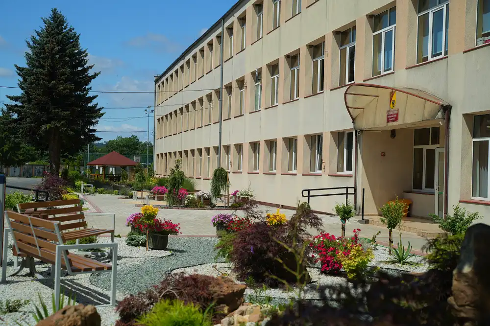 Jeden z najlepszych maturzystów w powiecie skończył szkołę w Rakowicach Wielkich 2 zset rakowice 2